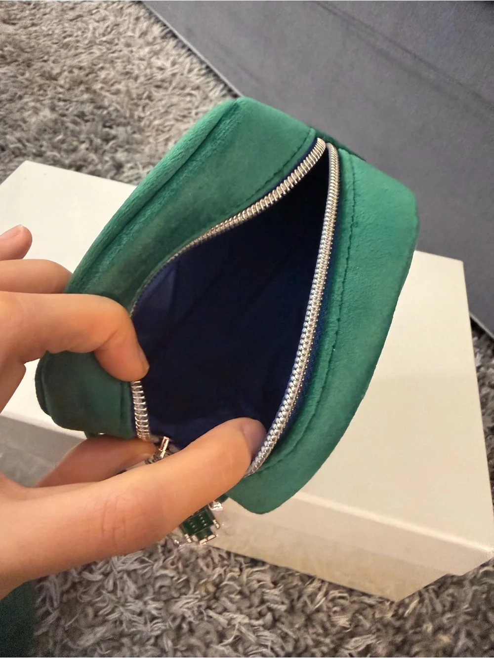 La Mer Emerald Green Velvet Cosmetic Pouch Set
